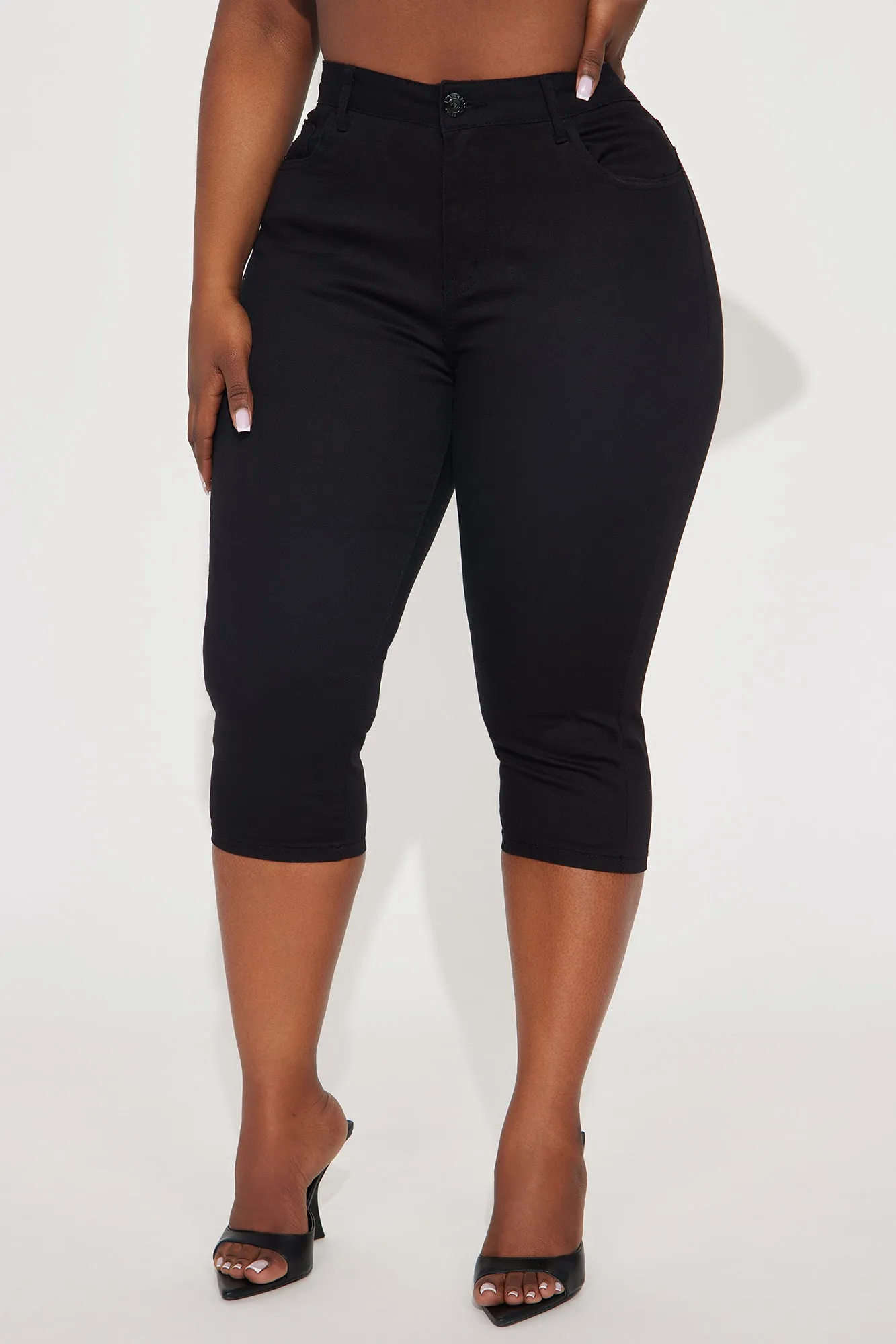 Iconic Capri Uniform Pant - Black