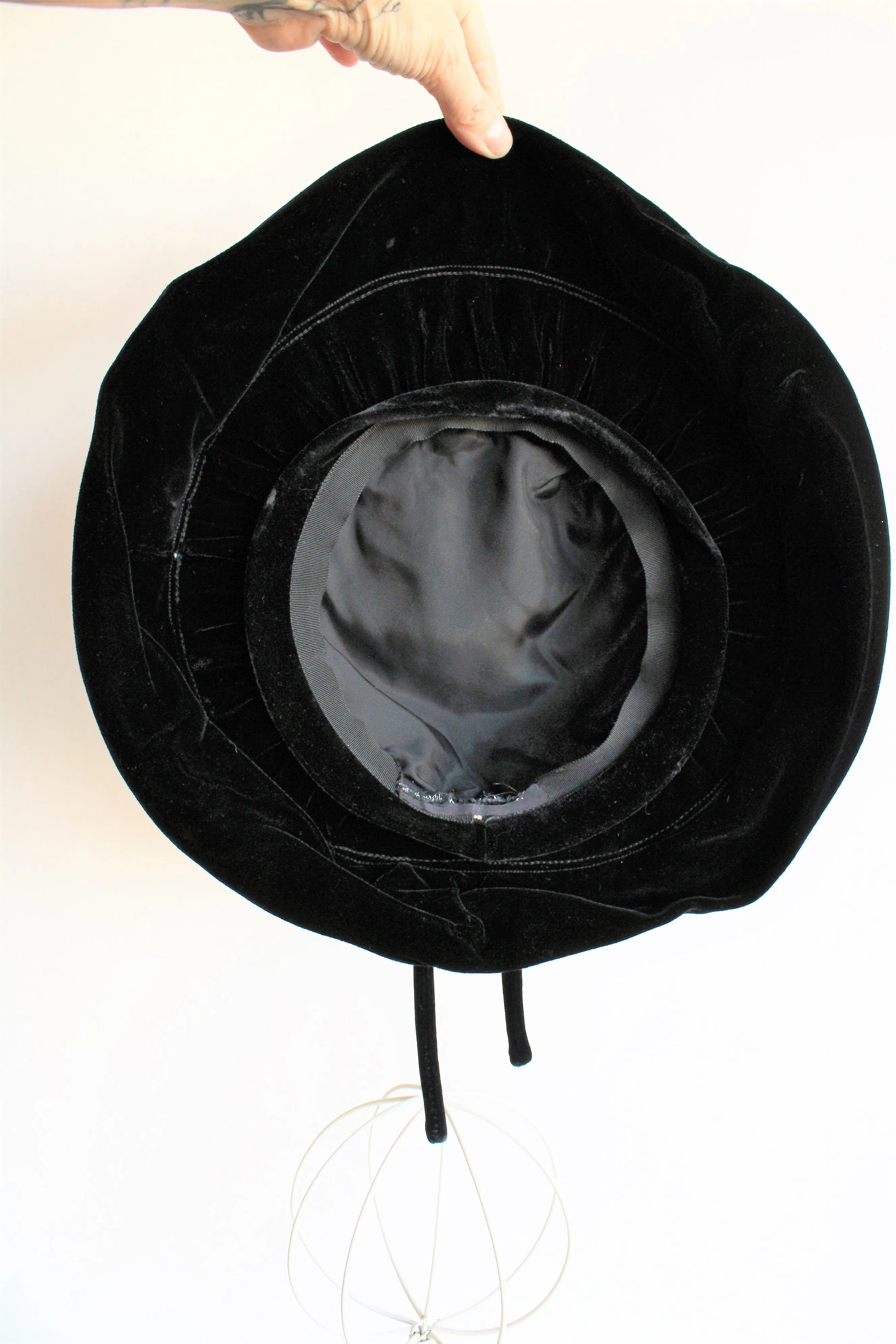 Vintage 1940s 1950s Black Velvet Tilt Hat