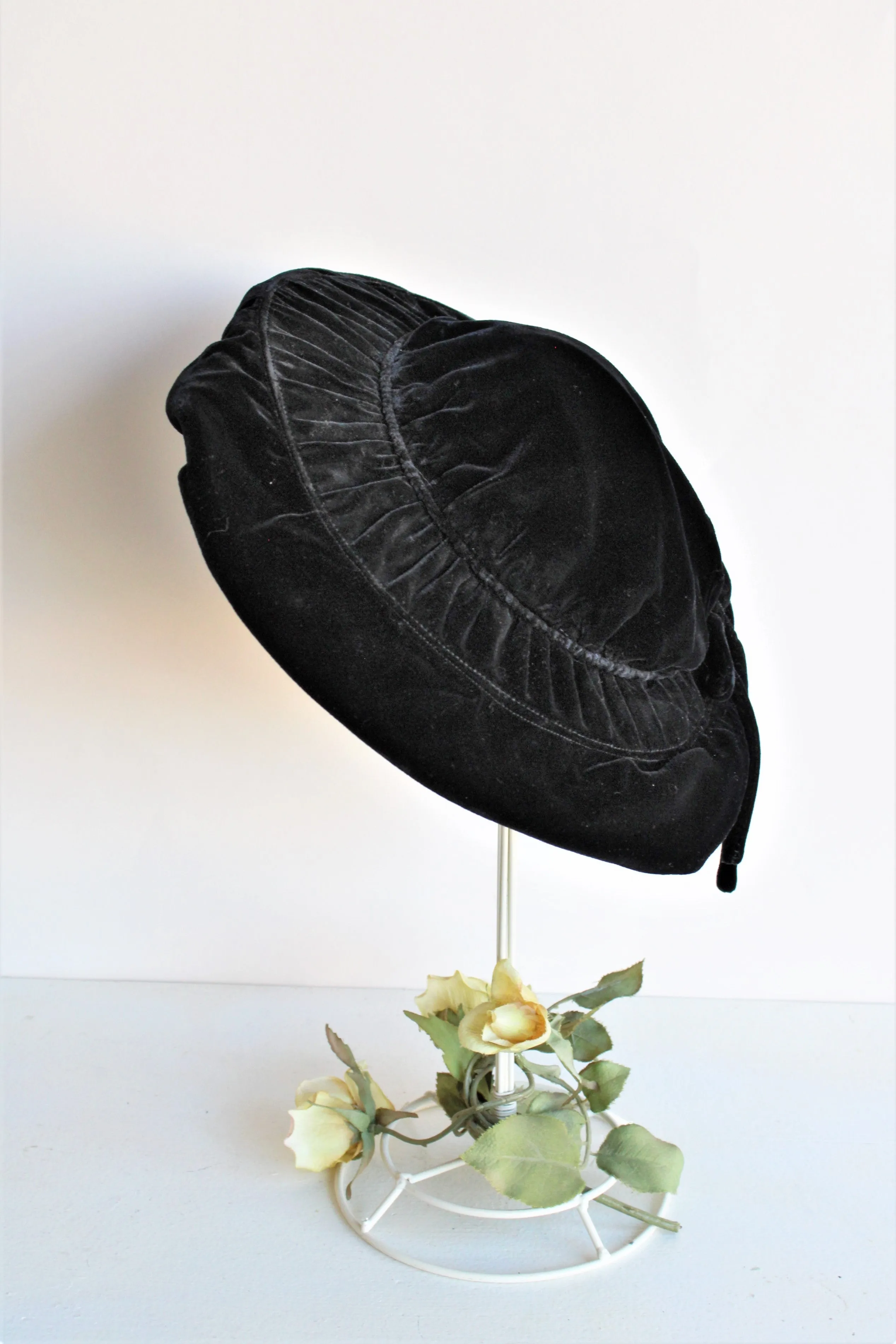 Vintage 1940s 1950s Black Velvet Tilt Hat